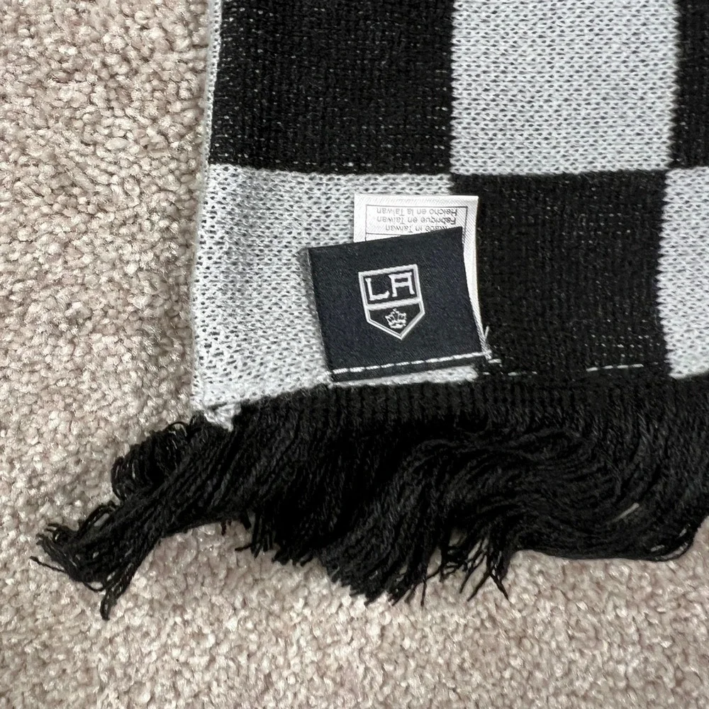 Adidas LA Kings NHL Knit Scarf Black Grey White Striped Fringed Fan Scarf New